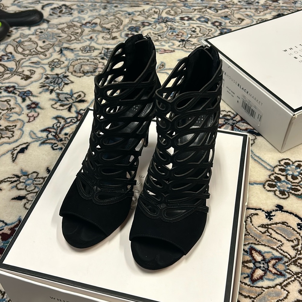 NWOT WHBM heel